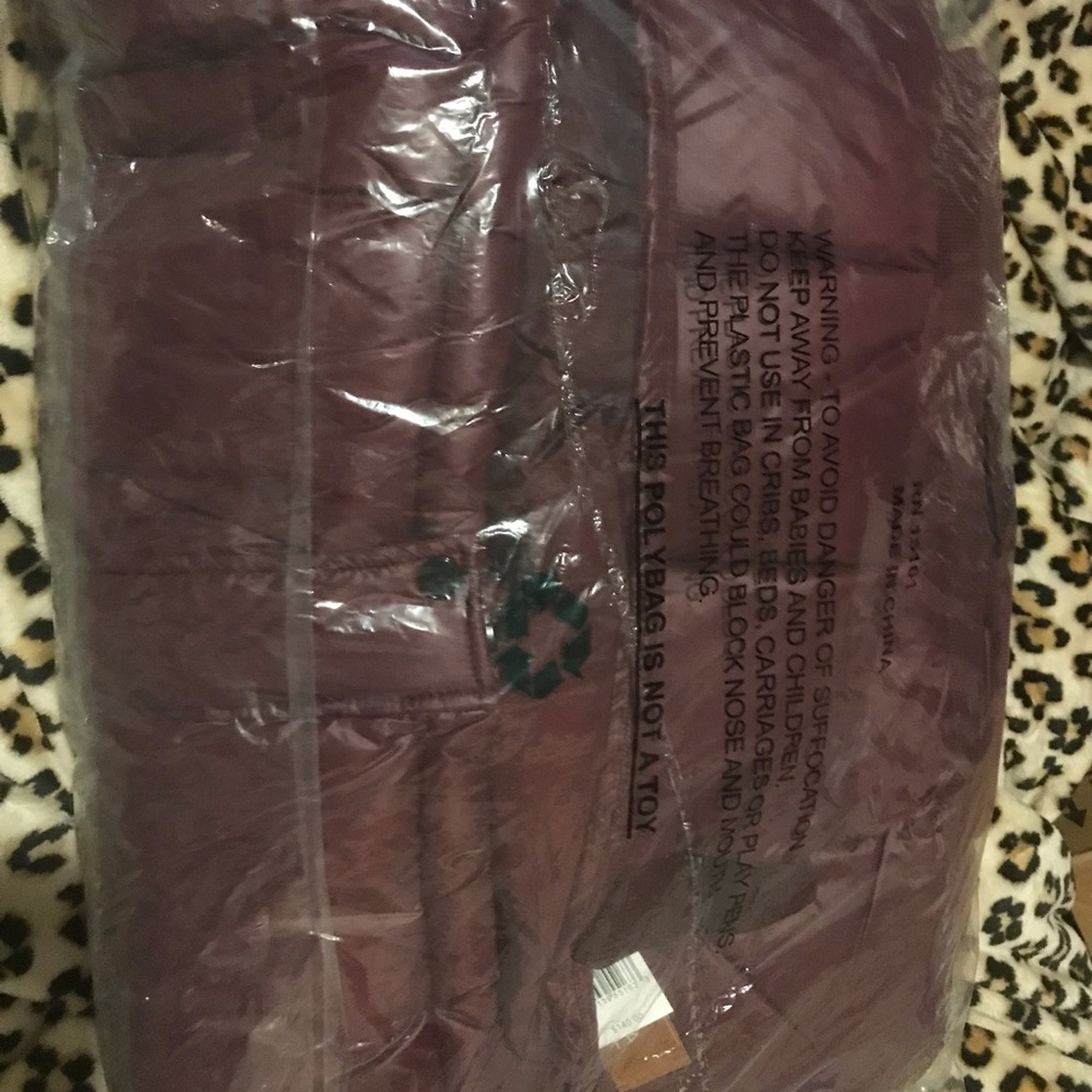 Koolaburra by UGG NWT Corduroy Mid-weight Puffer Jacket in Wine - HOST PICK! ๐ - Picture 14 of 14